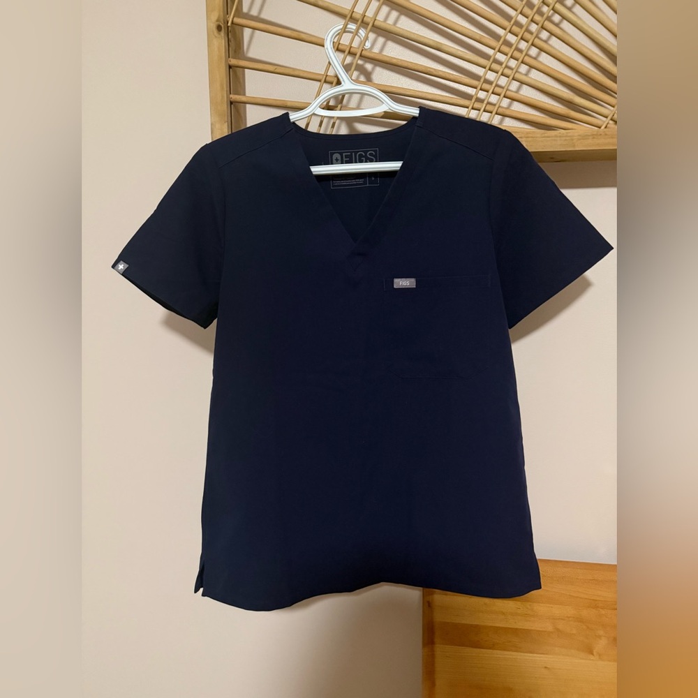 FIGS Navy Catarina One-Pocket Scrub Top
